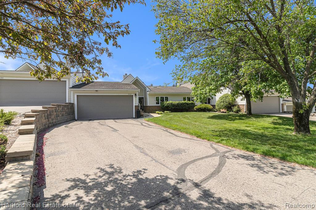 35307 HILLSIDE Drive, 12, Farmington Hills, MI 48335 — front exterior