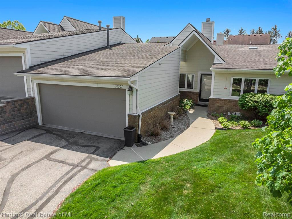 35307 HILLSIDE Drive, 12, Farmington Hills, MI 48335 — Photo 3