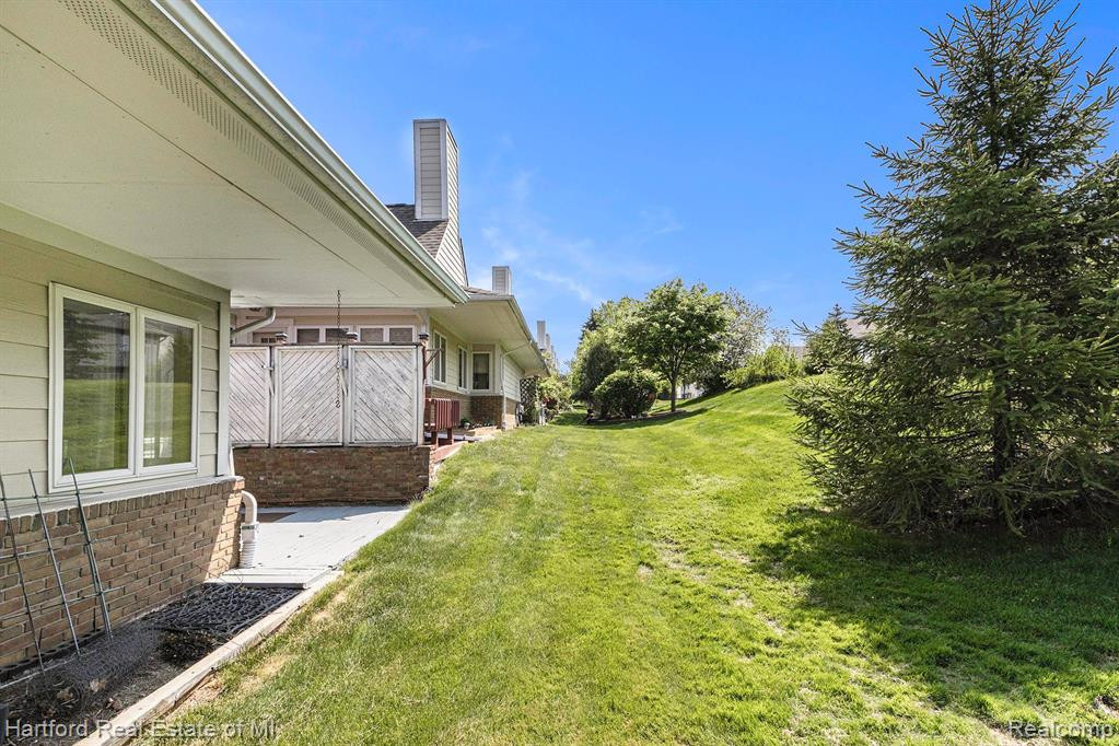 35307 HILLSIDE Drive, 12, Farmington Hills, MI 48335 — Photo 4