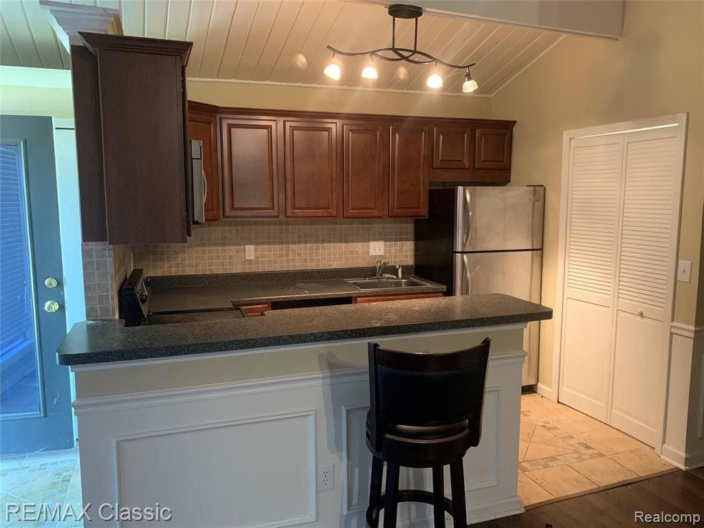 4211 FLINT Road, Brighton, MI 48116 — Photo 2
