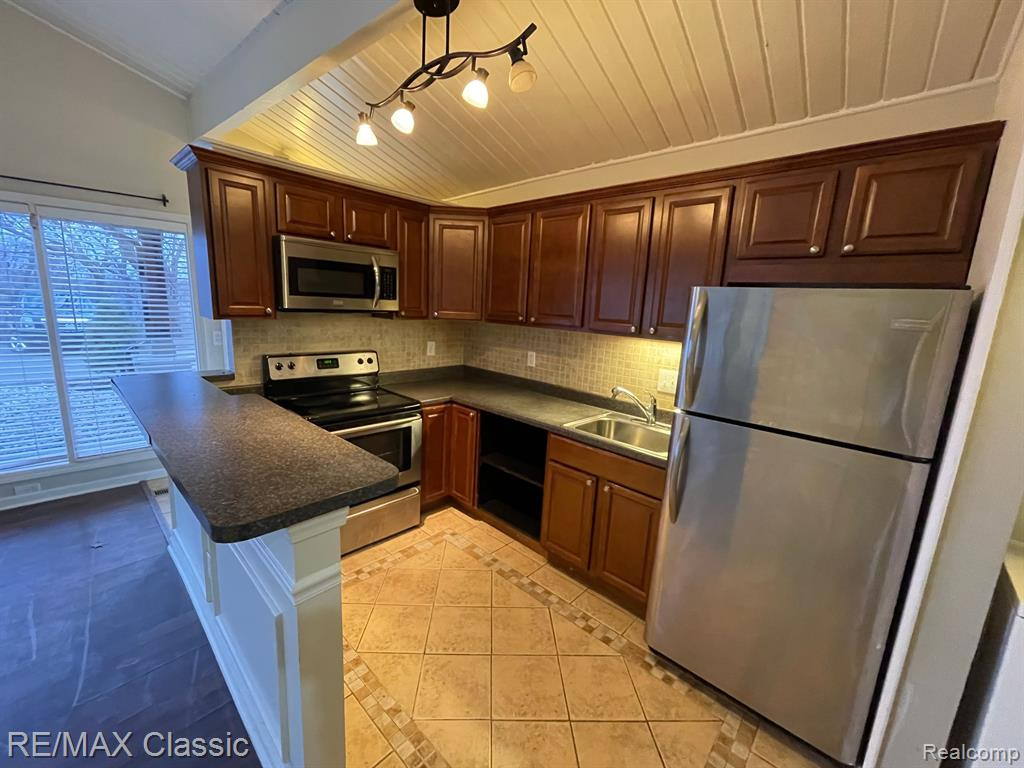 4211 FLINT Road, Brighton, MI 48116 — Photo 7