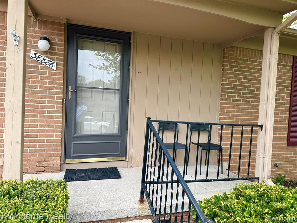 38886 COUNTRY Circle, Farmington Hills, MI 48331 — Photo 4