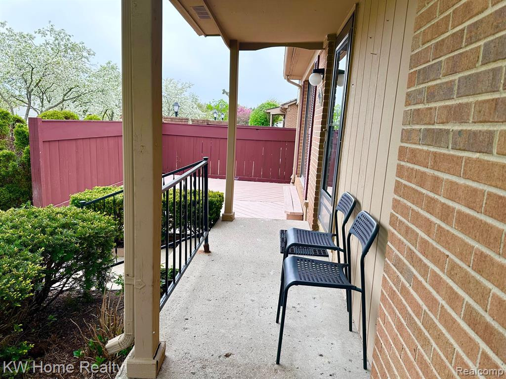 38886 COUNTRY Circle, Farmington Hills, MI 48331 — Photo 7