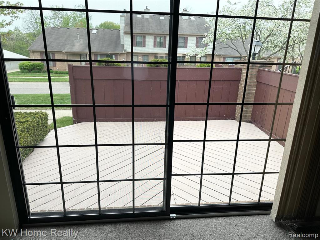 38886 COUNTRY Circle, Farmington Hills, MI 48331 — Photo 11