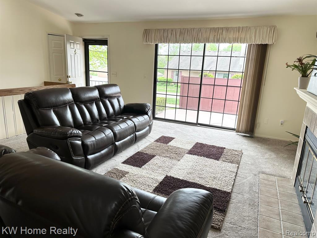 38886 COUNTRY Circle, Farmington Hills, MI 48331 — Photo 15