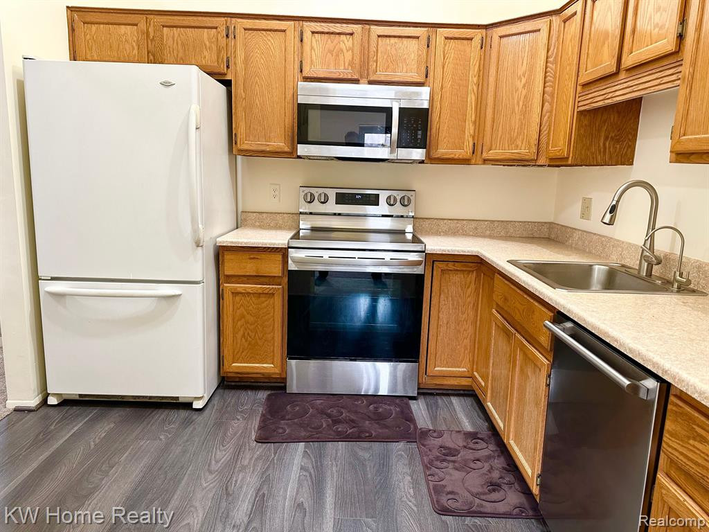 38886 COUNTRY Circle, Farmington Hills, MI 48331 — Photo 16