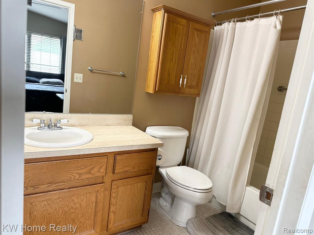 38886 COUNTRY Circle, Farmington Hills, MI 48331 — Photo 22