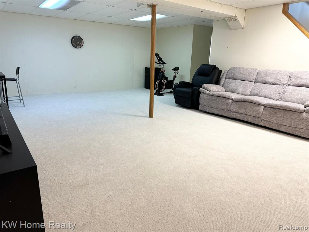38886 COUNTRY Circle, Farmington Hills, MI 48331 — Photo 31
