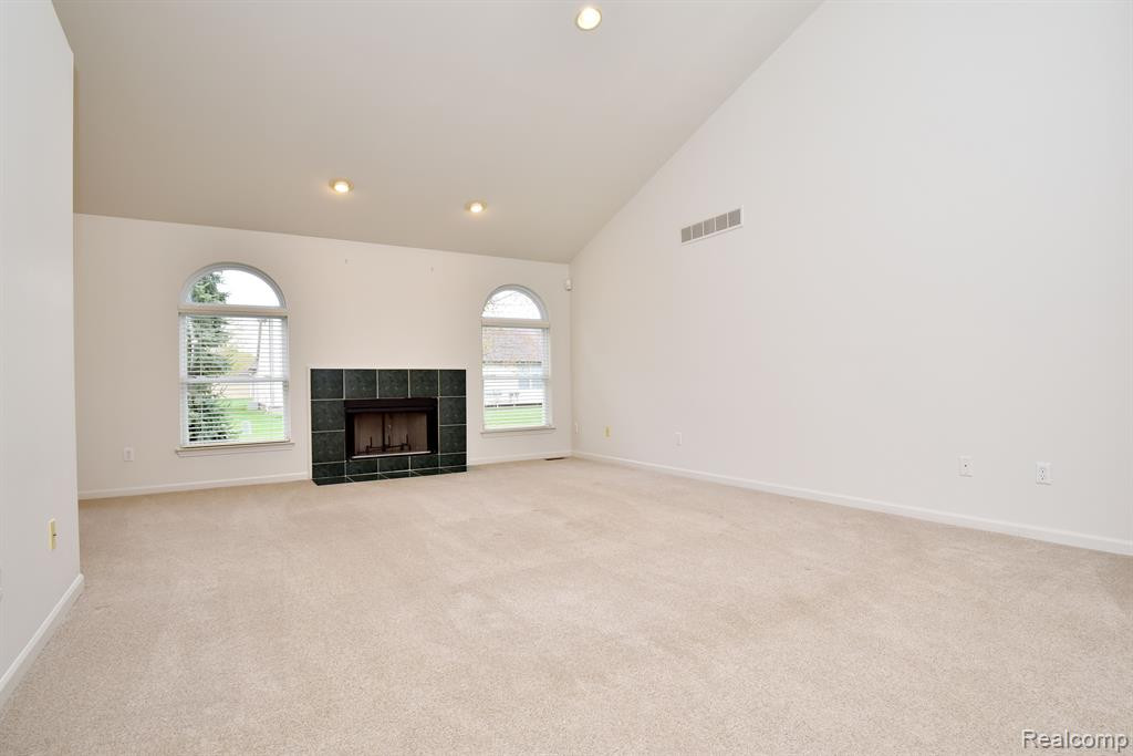 206 WINSLOW Circle, Commerce Twp, MI 48390 — Photo 5