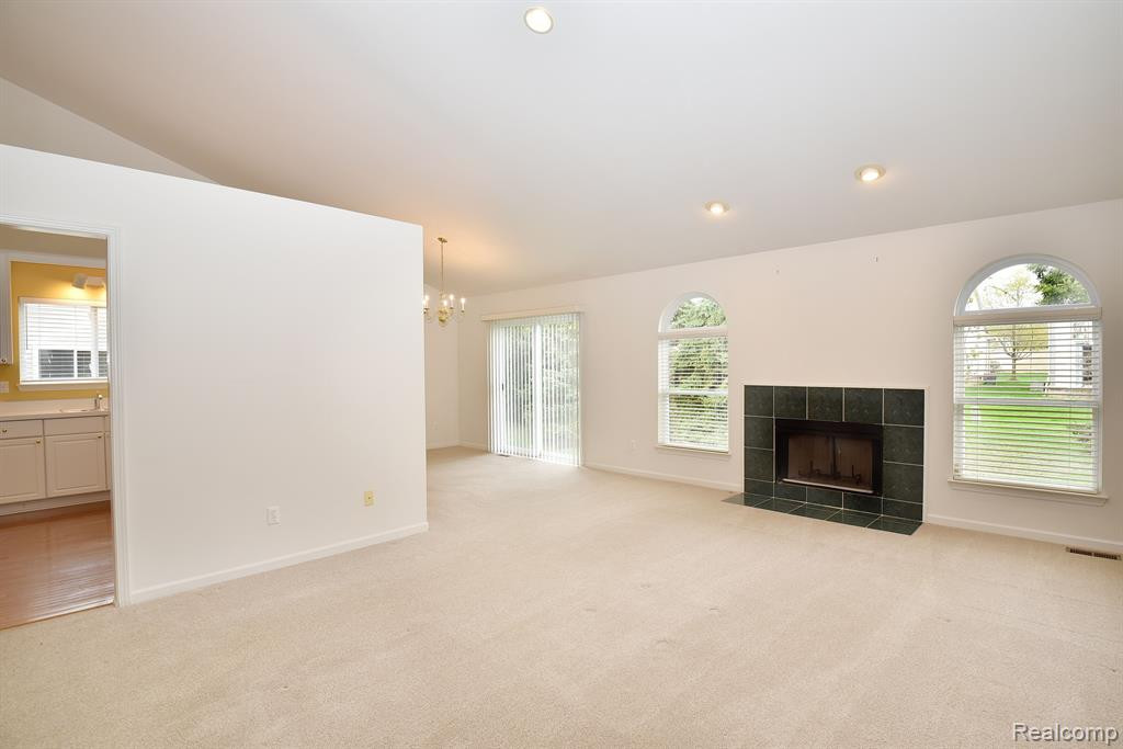 206 WINSLOW Circle, Commerce Twp, MI 48390 — Photo 6