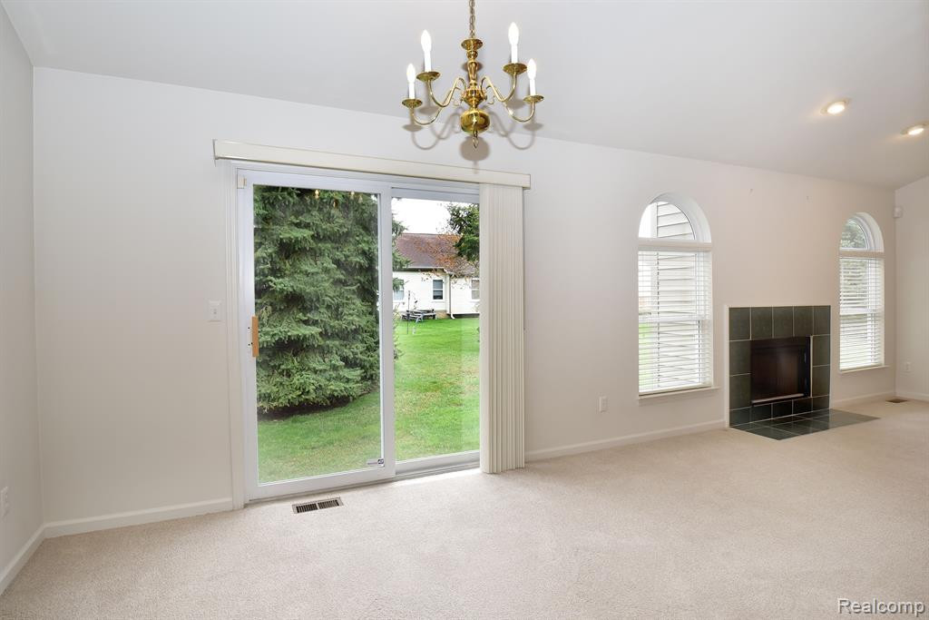 206 WINSLOW Circle, Commerce Twp, MI 48390 — Photo 8