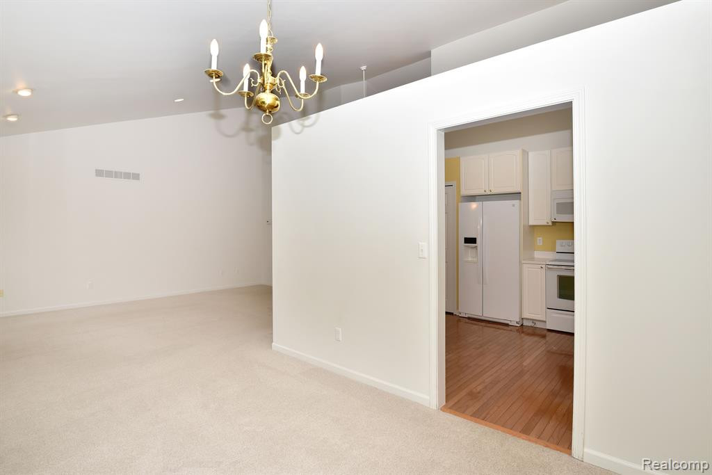 206 WINSLOW Circle, Commerce Twp, MI 48390 — Photo 9