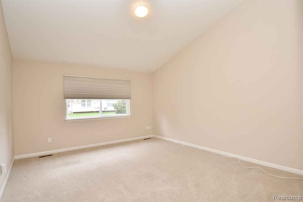 206 WINSLOW Circle, Commerce Twp, MI 48390 — Photo 14