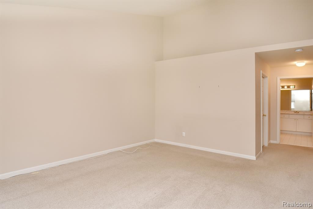 206 WINSLOW Circle, Commerce Twp, MI 48390 — Photo 15