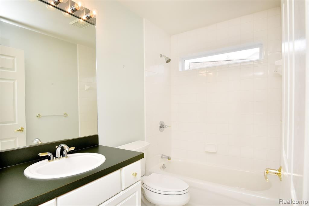 206 WINSLOW Circle, Commerce Twp, MI 48390 — Photo 22