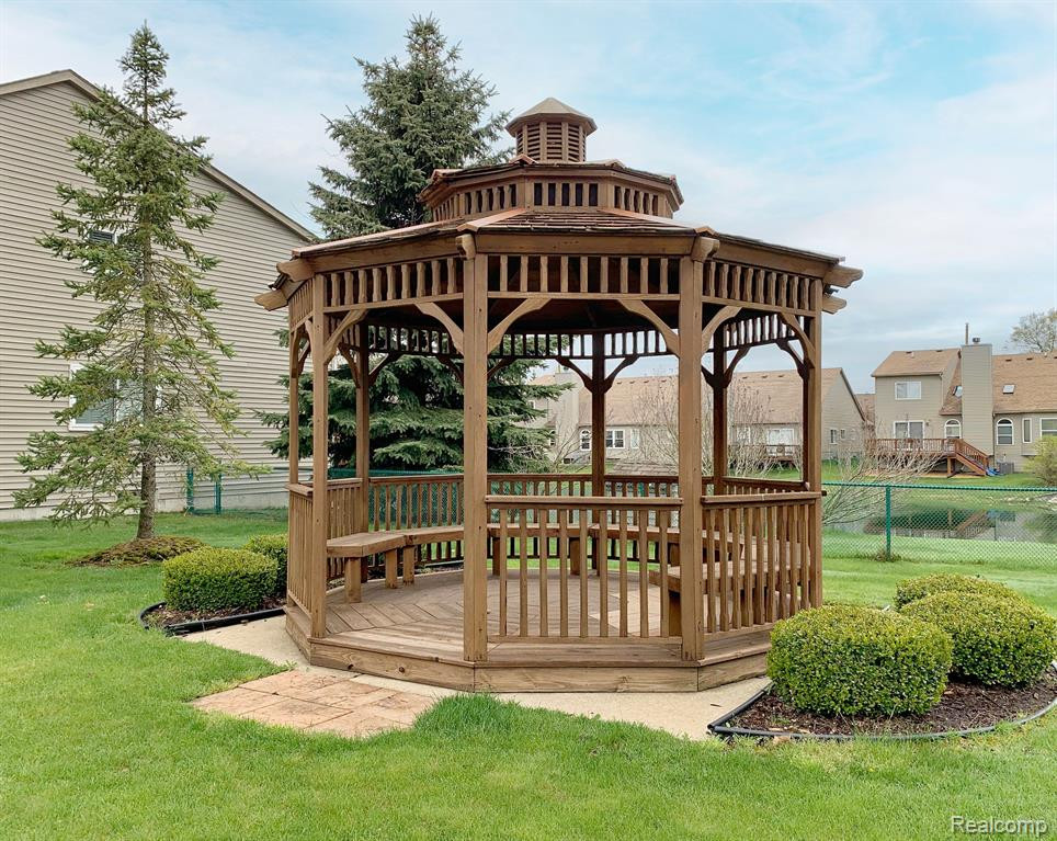 206 WINSLOW Circle, Commerce Twp, MI 48390 — Photo 29