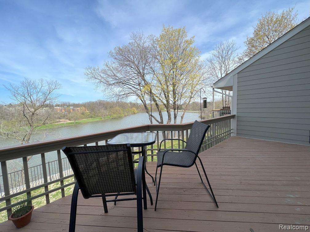 210 WHITLOCK Street, Saline, MI 48176 — Photo 2