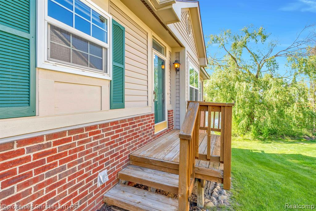 41907 CANTEBURY Drive, Novi, MI 48377 — Photo 2