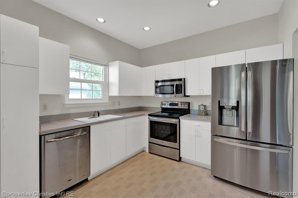 41907 CANTEBURY Drive, Novi, MI 48377 — Photo 11