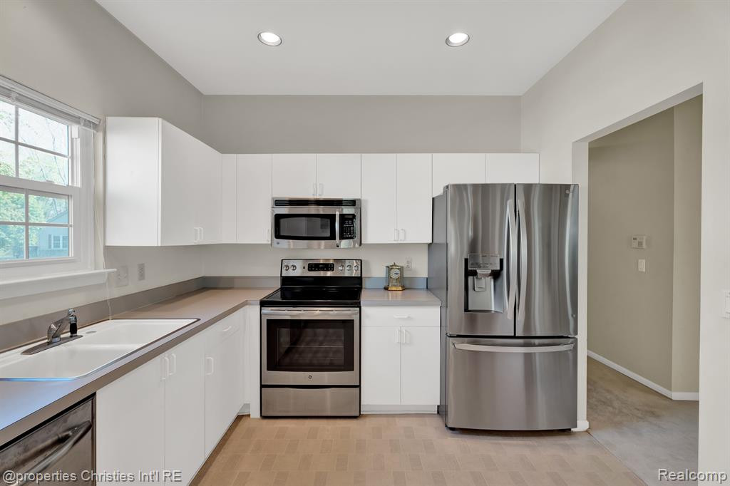 41907 CANTEBURY Drive, Novi, MI 48377 — Photo 12