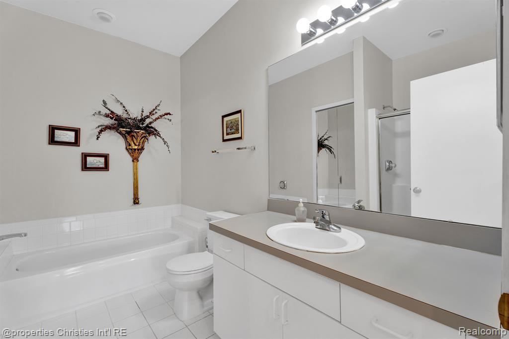41907 CANTEBURY Drive, Novi, MI 48377 — Photo 18