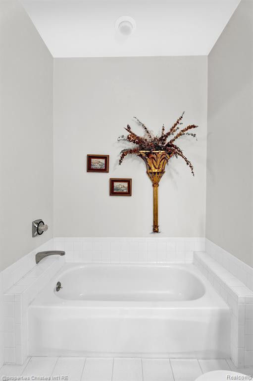 41907 CANTEBURY Drive, Novi, MI 48377 — Photo 19