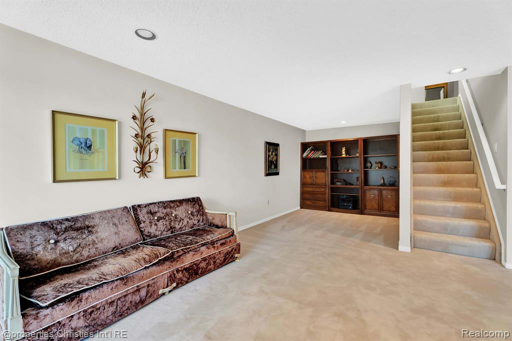 41907 CANTEBURY Drive, Novi, MI 48377 — Photo 21
