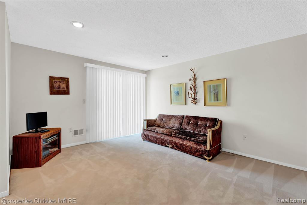 41907 CANTEBURY Drive, Novi, MI 48377 — Photo 23