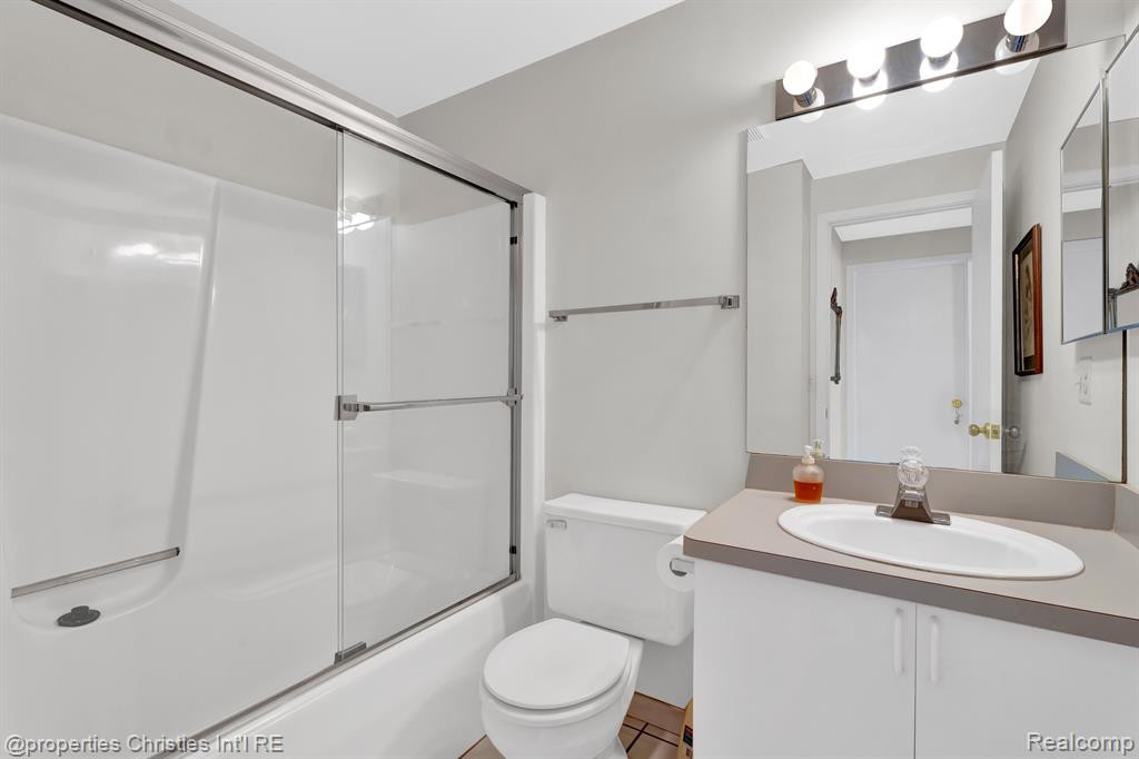 41907 CANTEBURY Drive, Novi, MI 48377 — Photo 26