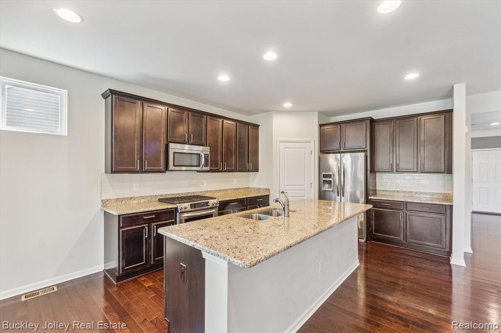 535 ACADIA Court, 125, Howell, MI 48843 — Photo 2