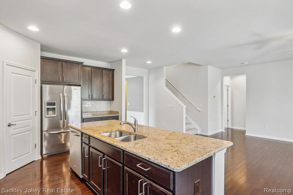 535 ACADIA Court, 125, Howell, MI 48843 — Photo 4