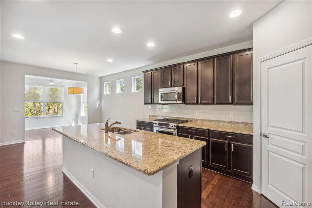 535 ACADIA Court, 125, Howell, MI 48843 — Photo 15
