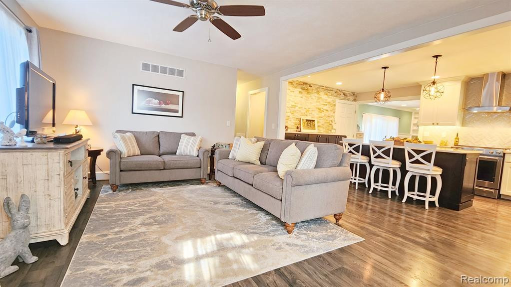 1670 HERITAGE Drive, Canton, MI 48188 — Photo 7