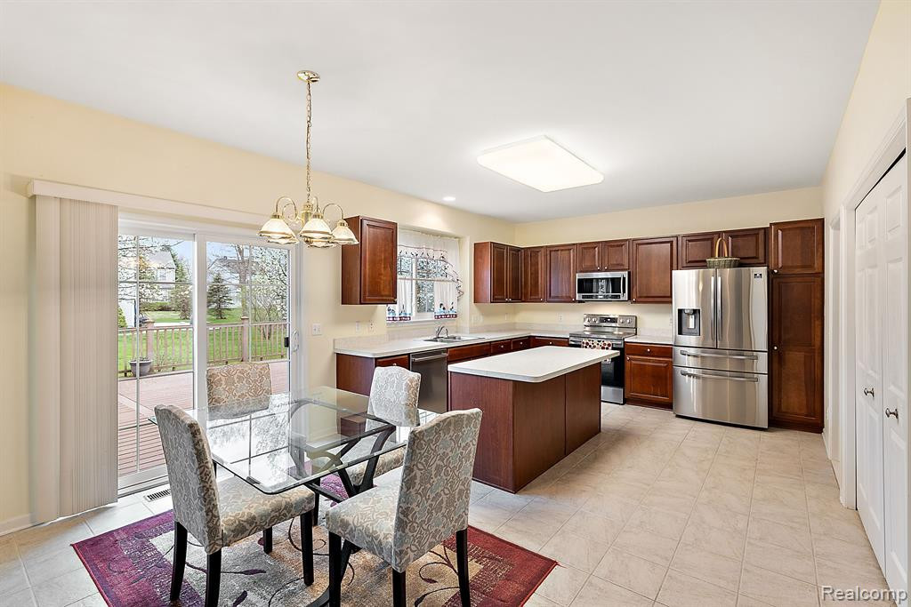 8298 HUMMINGBIRD Drive, Ypsilanti, MI 48197 — Photo 13