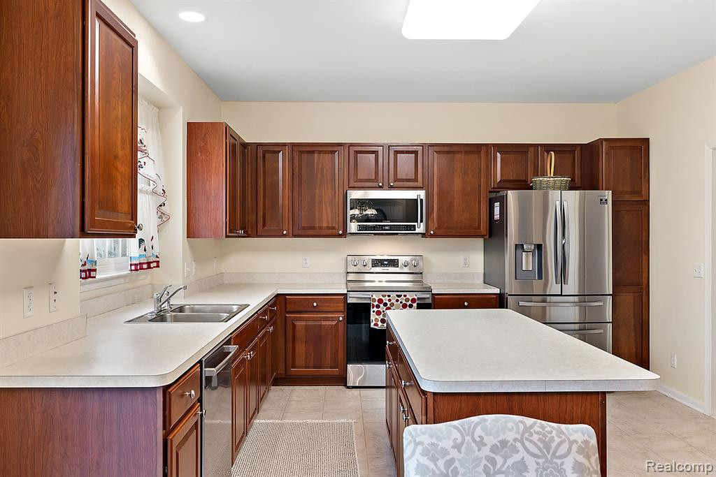 8298 HUMMINGBIRD Drive, Ypsilanti, MI 48197 — Photo 14