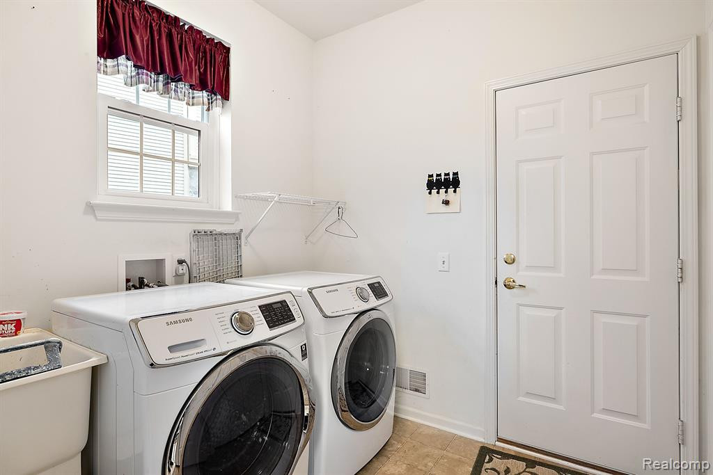 8298 HUMMINGBIRD Drive, Ypsilanti, MI 48197 — Photo 15