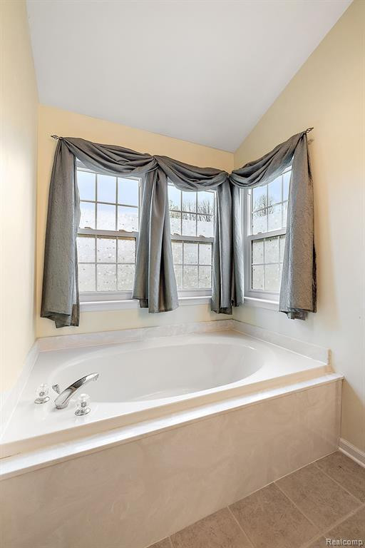 8298 HUMMINGBIRD Drive, Ypsilanti, MI 48197 — Photo 22