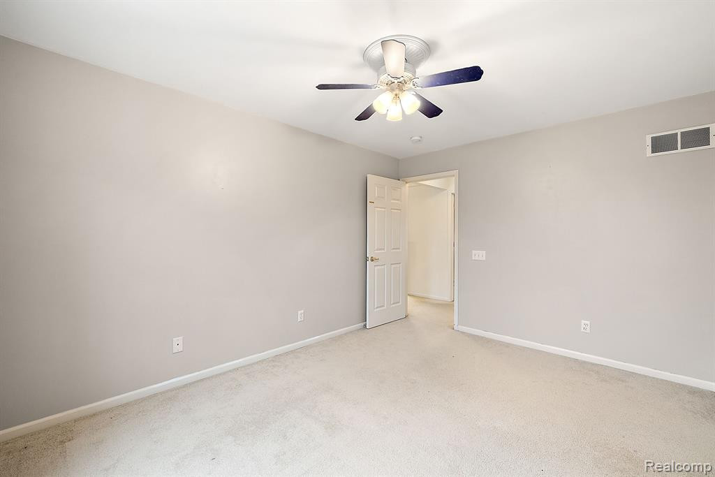 8298 HUMMINGBIRD Drive, Ypsilanti, MI 48197 — Photo 23