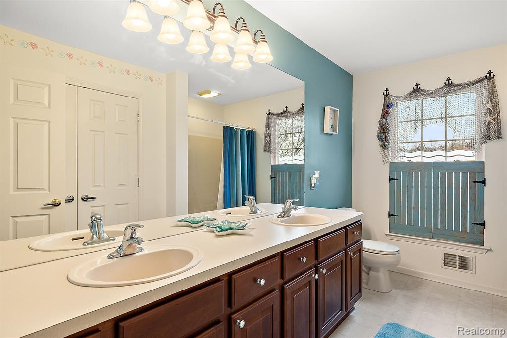 8298 HUMMINGBIRD Drive, Ypsilanti, MI 48197 — Photo 24