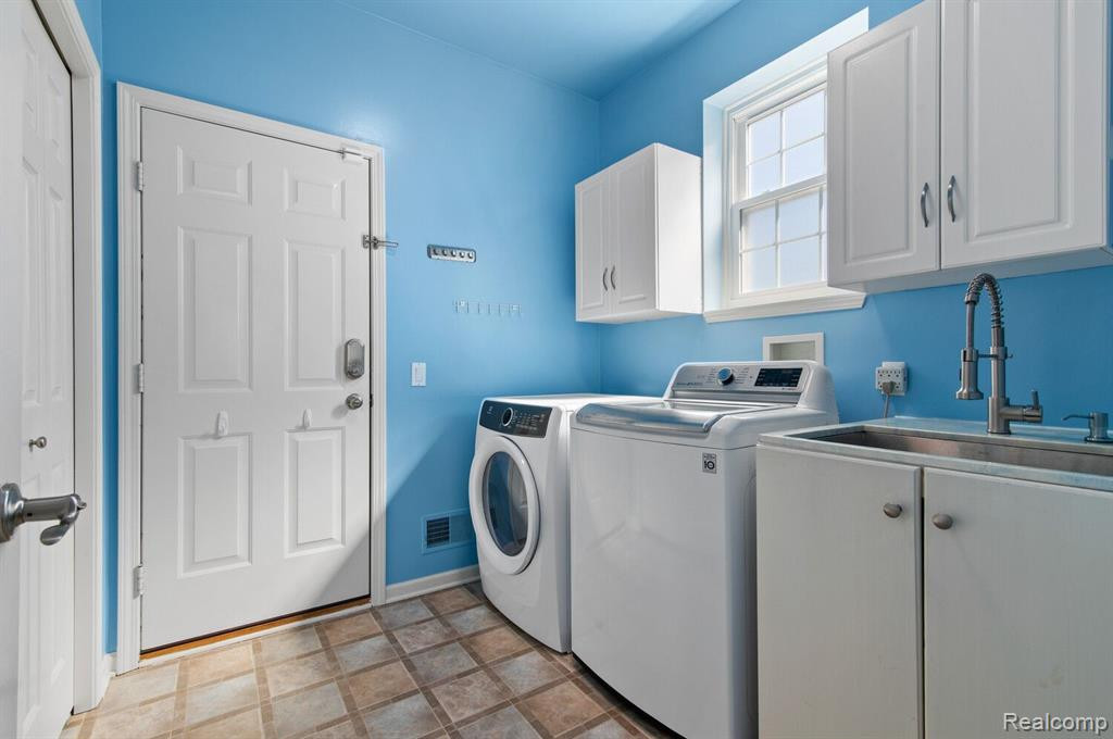 8200 Blue Jay Drive, Ypsilanti, MI 48197 — Photo 14