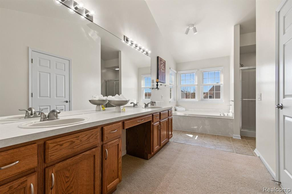 8200 Blue Jay Drive, Ypsilanti, MI 48197 — Photo 16