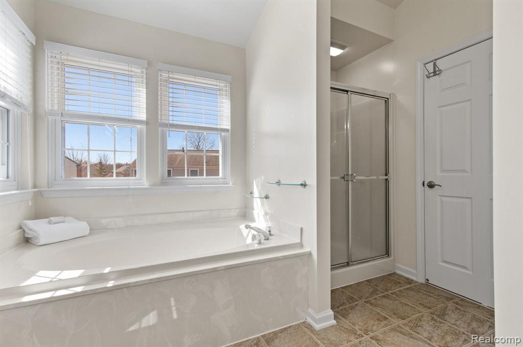 8200 Blue Jay Drive, Ypsilanti, MI 48197 — Photo 17