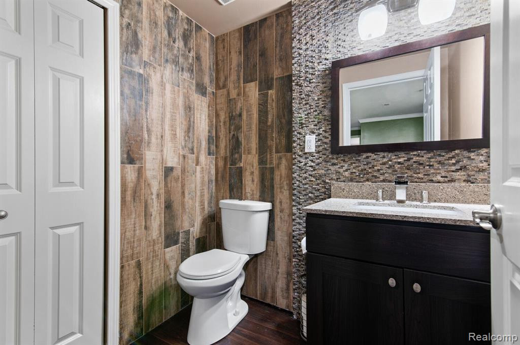 8200 Blue Jay Drive, Ypsilanti, MI 48197 — Photo 24