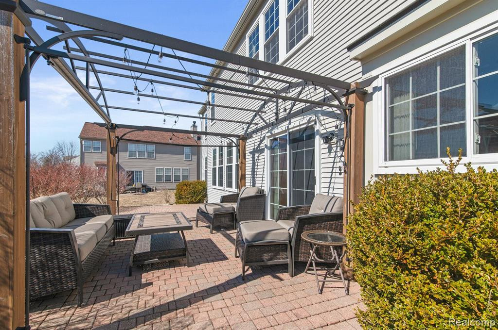 8200 Blue Jay Drive, Ypsilanti, MI 48197 — Photo 32