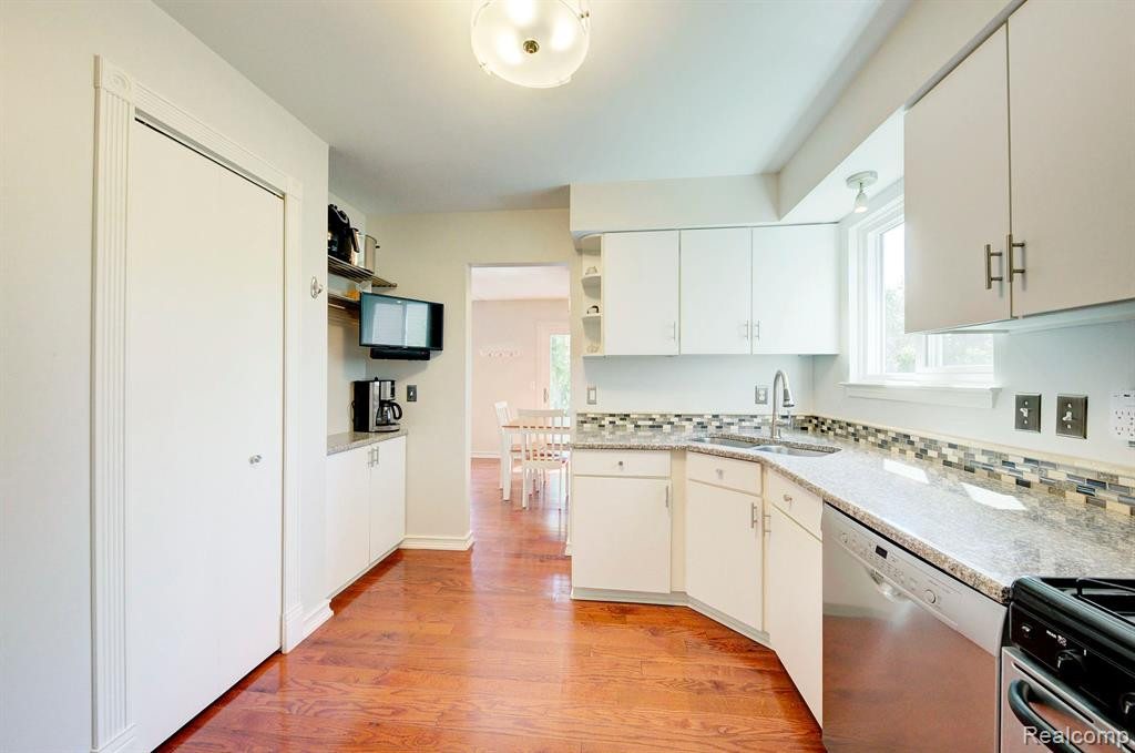 3247 RIVER MEADOW Circle, Canton, MI 48188 — Photo 11