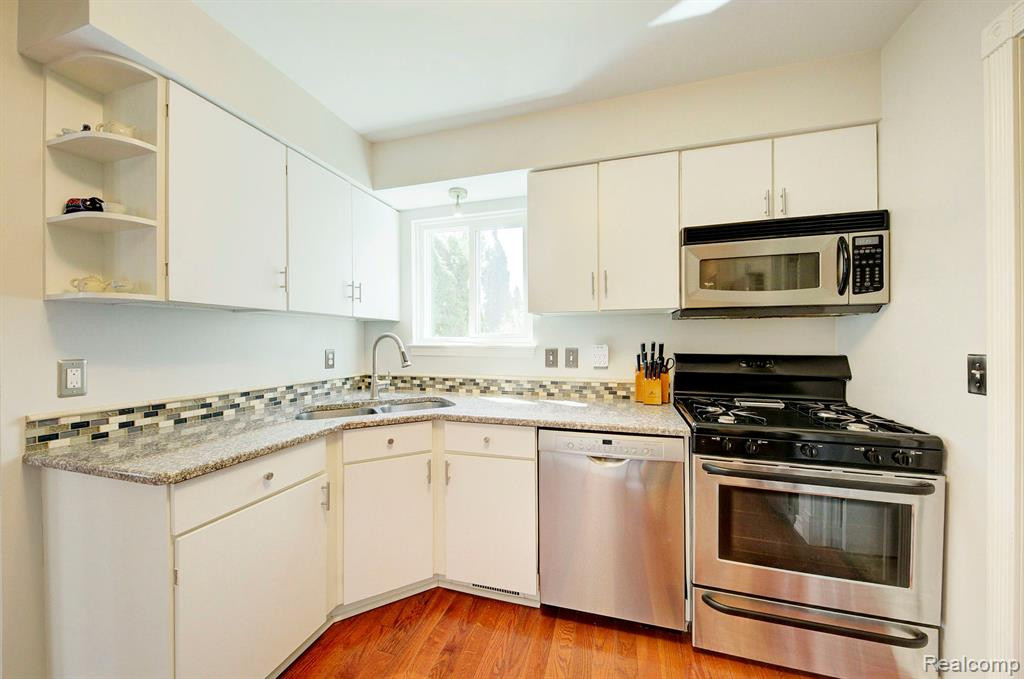 3247 RIVER MEADOW Circle, Canton, MI 48188 — Photo 12