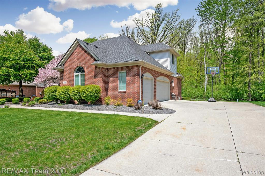 47030 GRAND OAK, Canton, MI 48187 — Photo 2