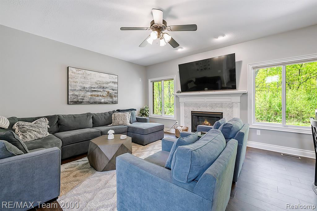 47030 GRAND OAK, Canton, MI 48187 — Photo 18