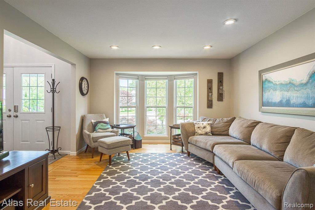 8319 MILL POINTE Court, Goodrich Vlg, MI — Photo 5