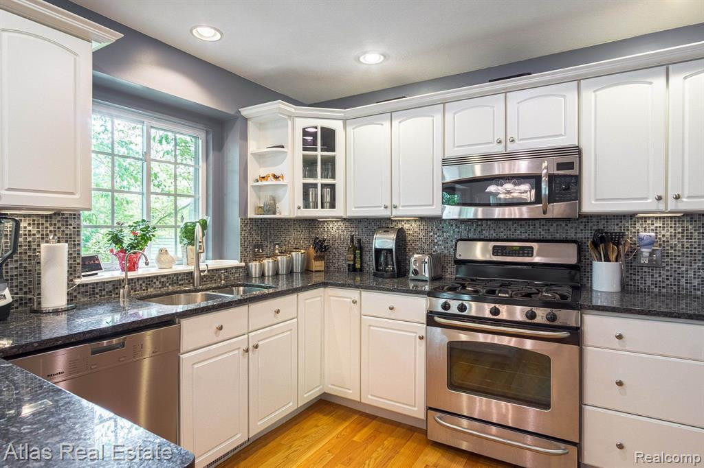 8319 MILL POINTE Court, Goodrich Vlg, MI — Photo 9
